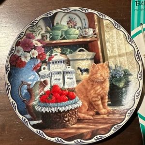 Collectible cat plate